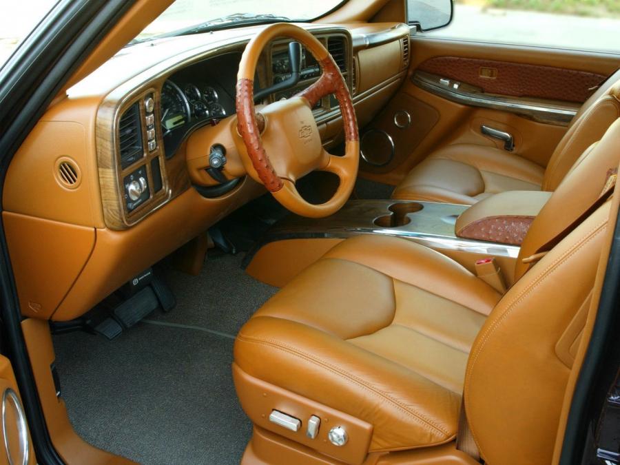  Chevrolet Suburban Lucchese 2002 года  (фото 2 из 3)